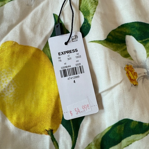 New! Express High Waisted Belted Lemon Print Shorts 45773 - Picture 8 of 14